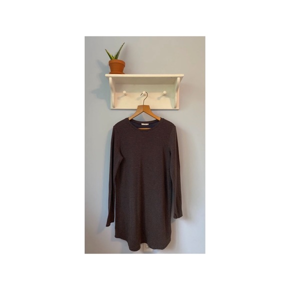 2/$20 Vans T-shirt dress - Picture 1 of 2